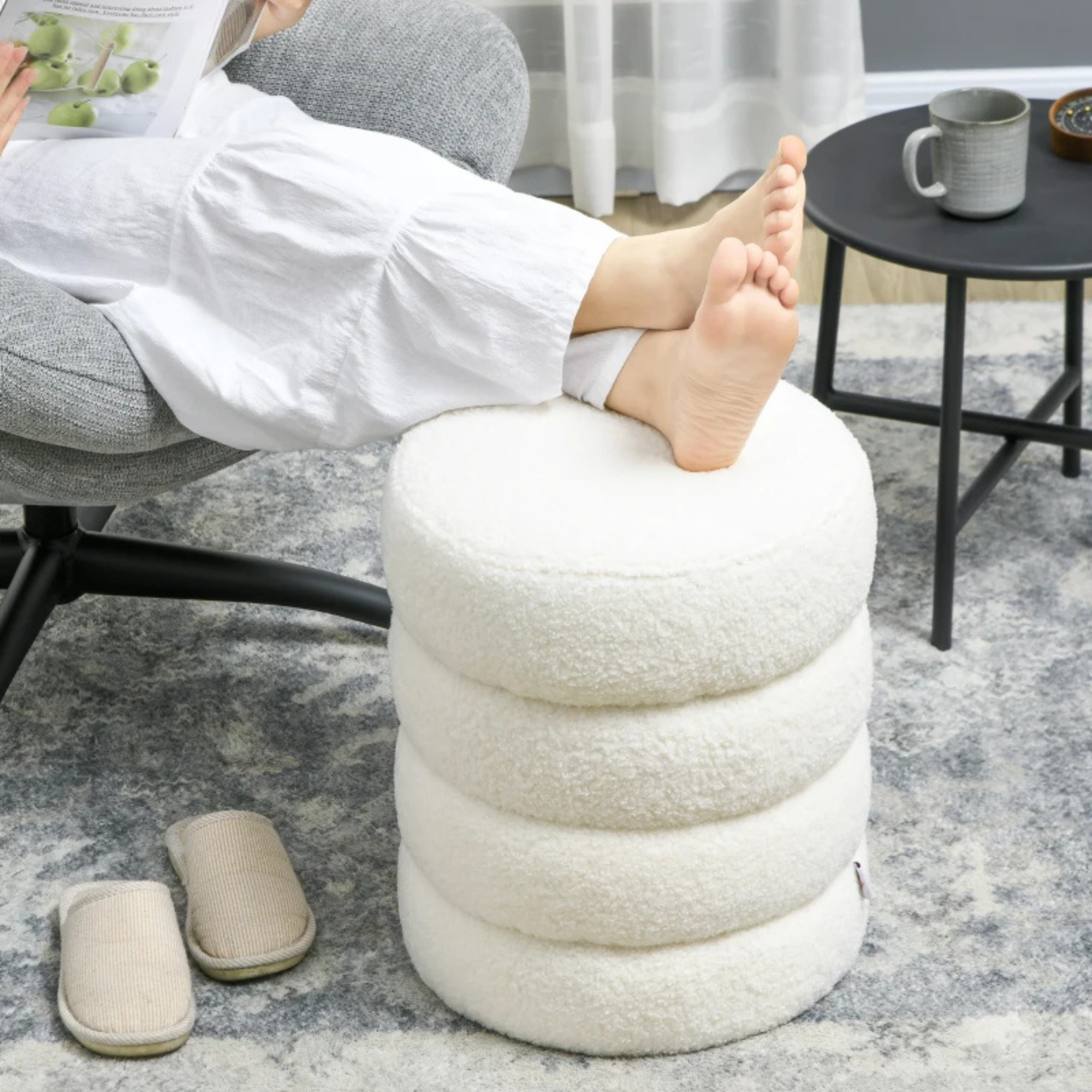 Comfortabel wit rond voetenbankje met modern design 40x45 cm – zacht en multifunctioneel interieuraccessoire