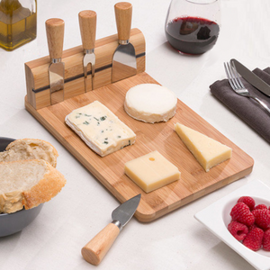 Bamboe kaasplank met messen – stijlvol 4-delig serveersetje met natuurlijke afwerking en antislipvoetjes voor borrel en diner