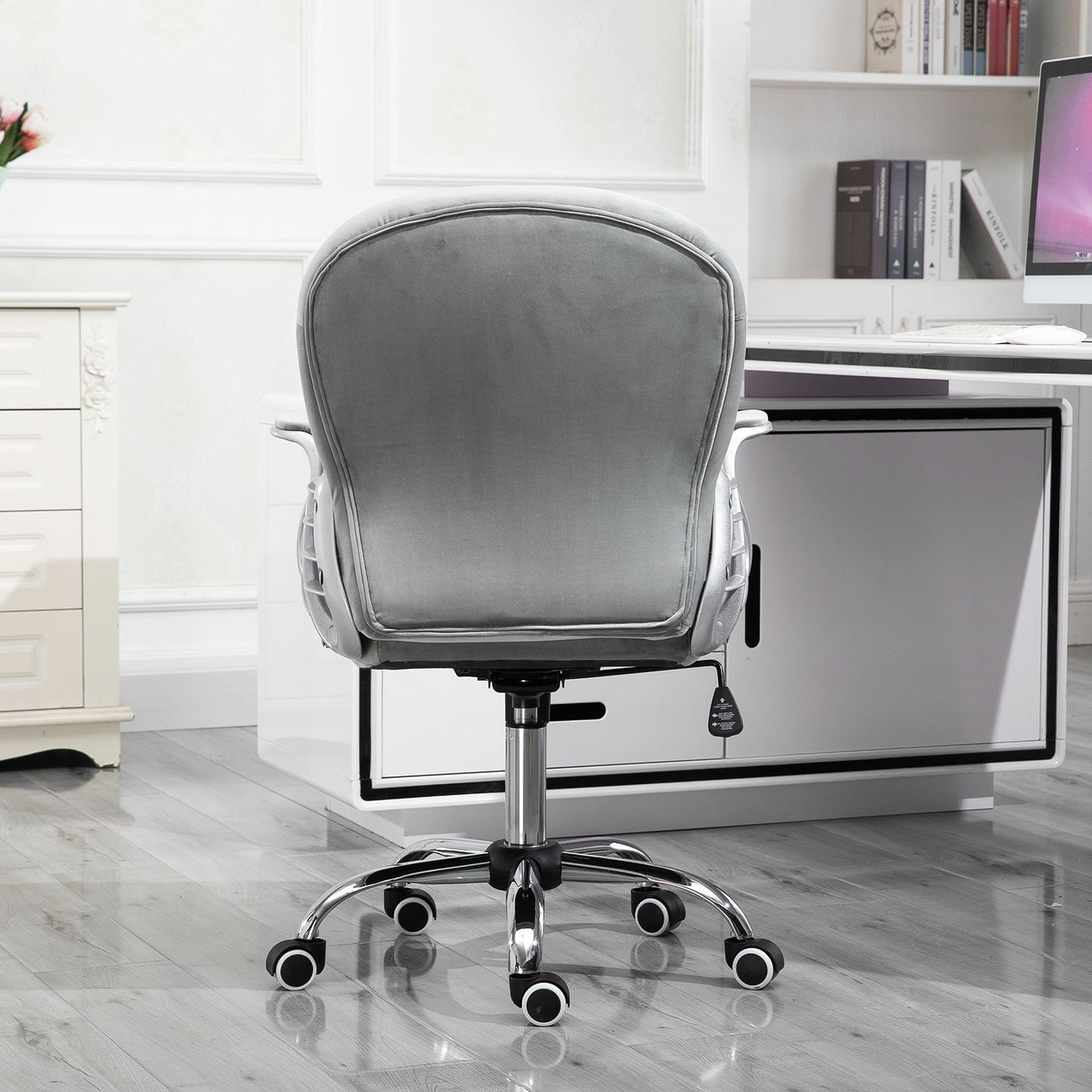 Comfortabele grijze bureaustoel met klassiek design