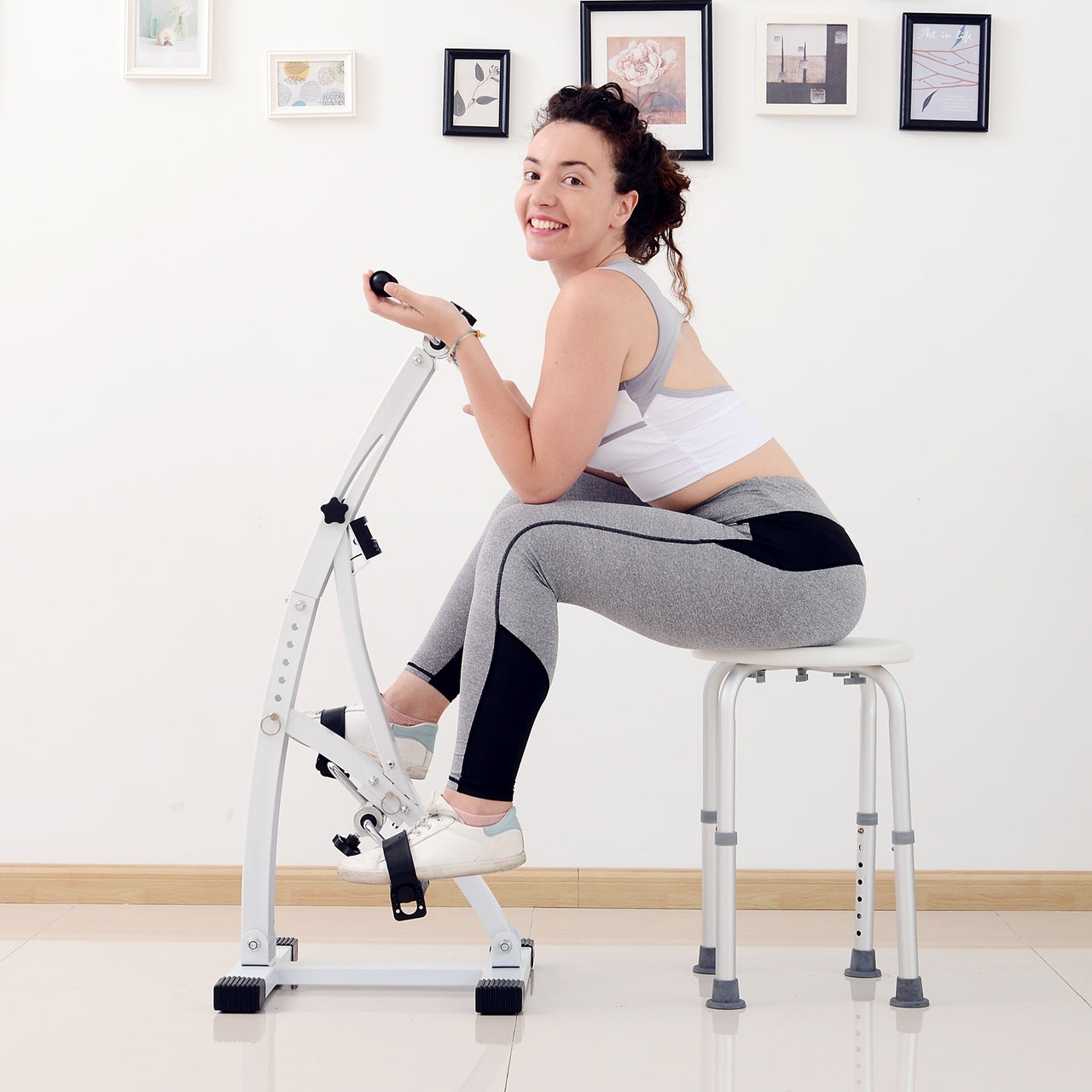Veilige witte hometrainer voor senioren – Compact ontwerp 41x50x96 cm
