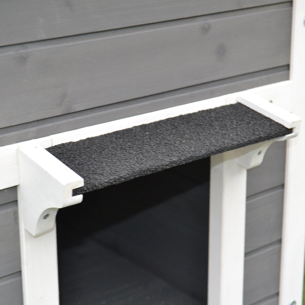 Kattenvilla met terras 115x67x75 cm – Houten kattenhuis met ruime slaap- en speelruimte