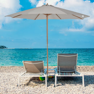 Stijlvolle houten tuinparasol – grijs, 3 x 2,5 m met verstelbare kantelfunctie op een zonnig strand voor optimale schaduw