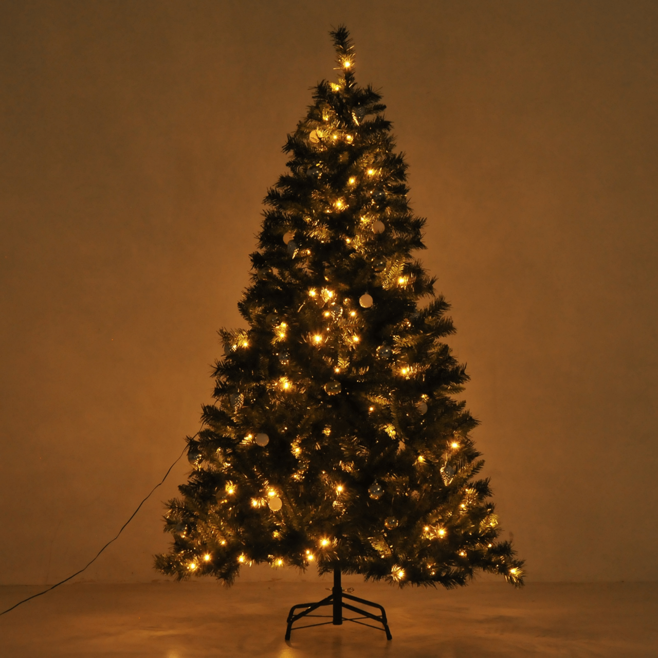 Kunstkerstboom 180 cm met 200 LED verlichting en kerstballen