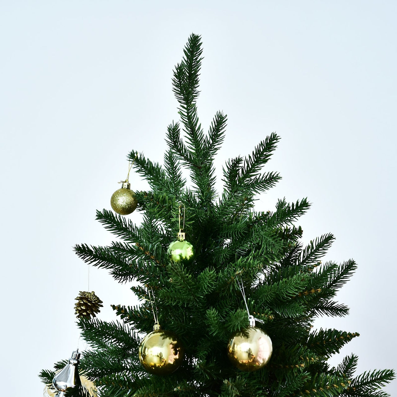 Kunstkerstboom 180 cm met hoogte 180 cm en breedte 115 cm