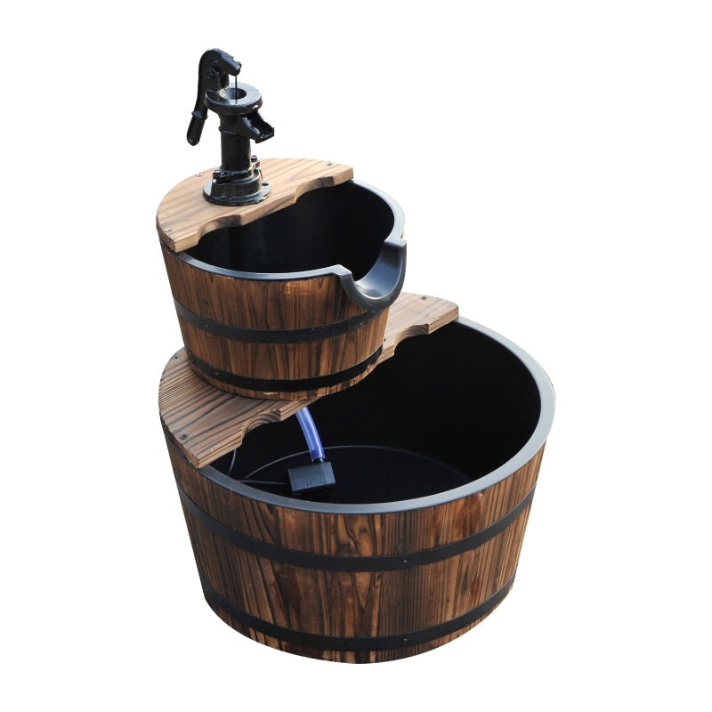 Bruin houten fontein met pomp – rustiek waterornament voor een sfeervolle tuinbeleving