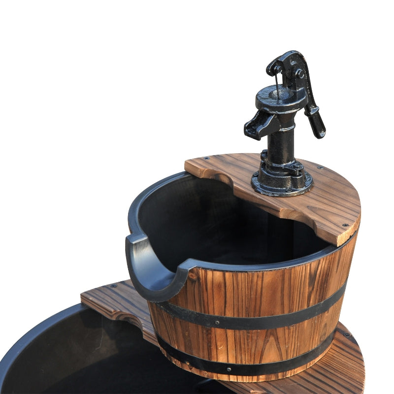 Bruin houten fontein met pomp – rustiek waterornament voor een sfeervolle tuinbeleving