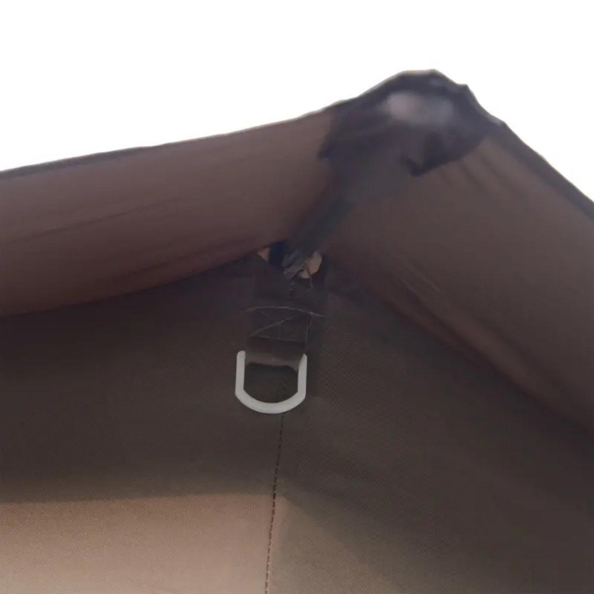 Zeshoekige partytent 4,05x4,05 m met mesh-wanden en bruin dak voor sfeervolle tuinmomenten