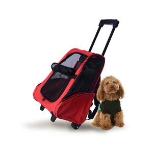 Honden reismand rugzak met wielen in rood en zwart voor gemakkelijk vervoer naast kleine hond op witte achtergrond