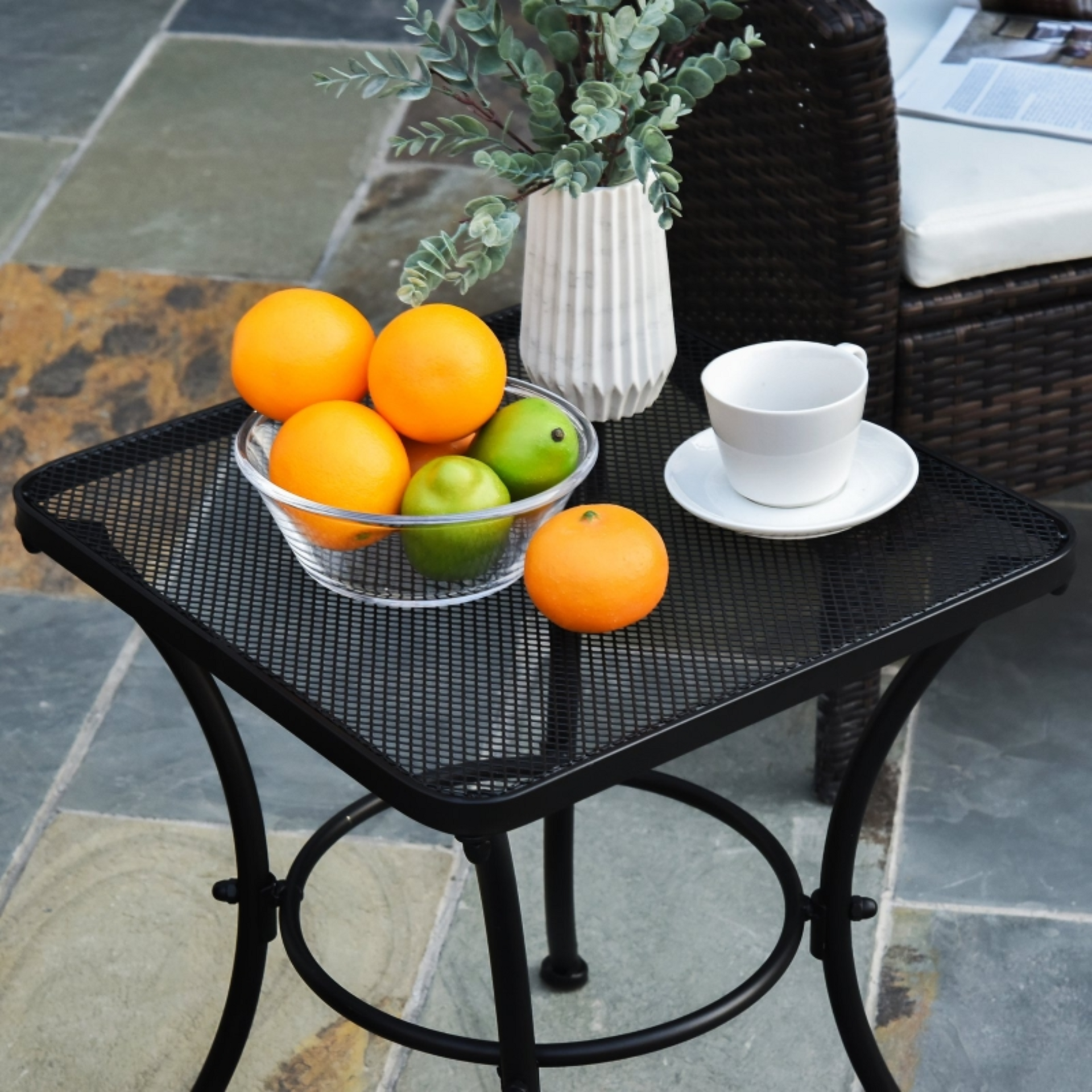Zwarte metalen bijzettafel 45x45x52 cm – compact en modern voor tuin of balkon