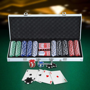 Complete pokerset met 500 chips – aluminium koffer 55,5x22x6,5 cm met speelkaarten en pokerfiches op groene tafel