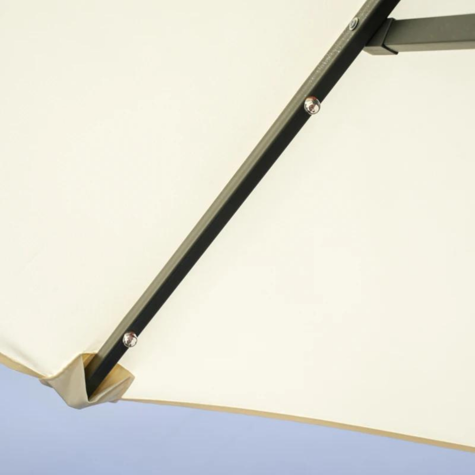 Kantelbare parasol 2,95x1,5x2,19 m met ingebouwde ledverlichting beige