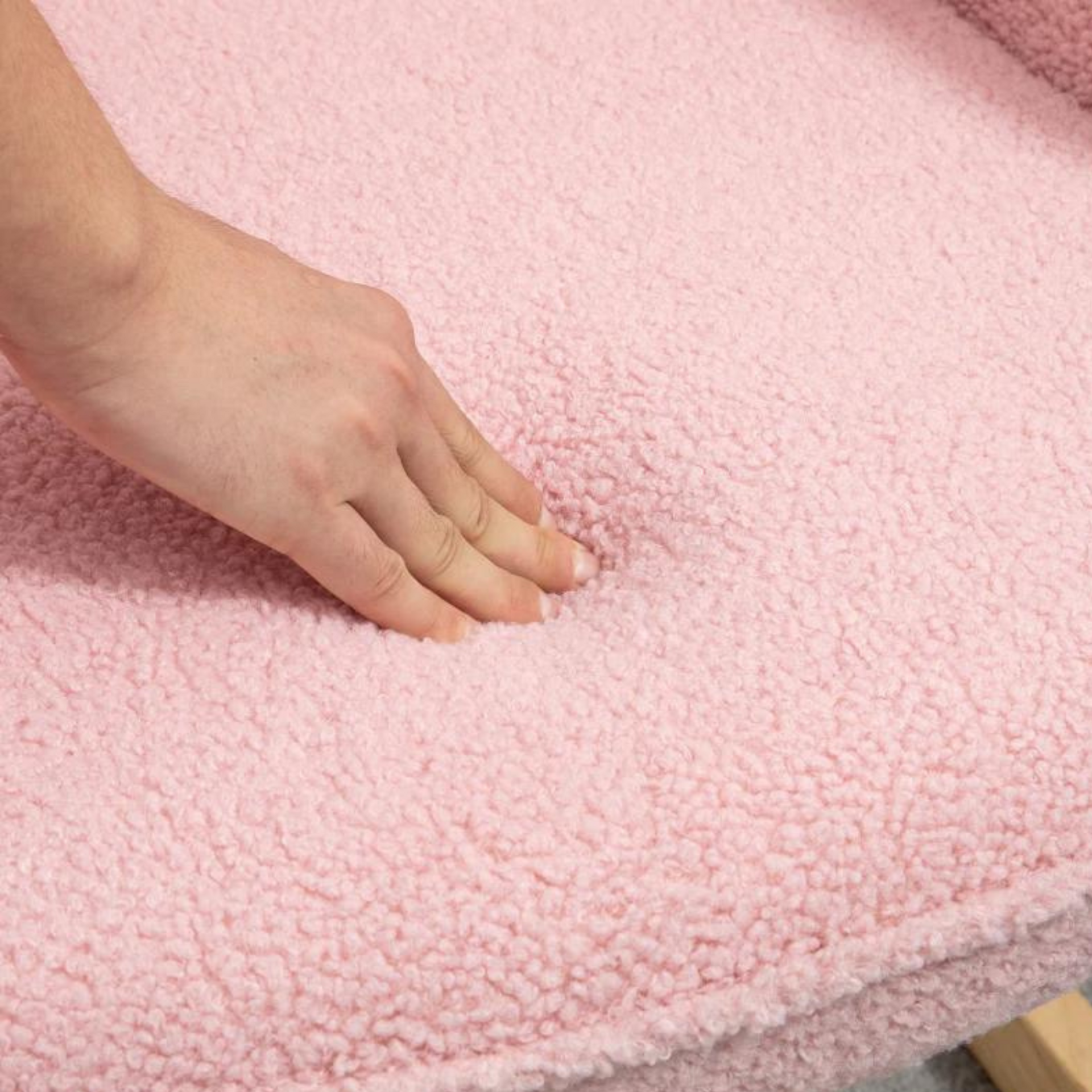 Comfortabele roze schommelstoel voor voeding, lezen en ontspannen | Zenzee