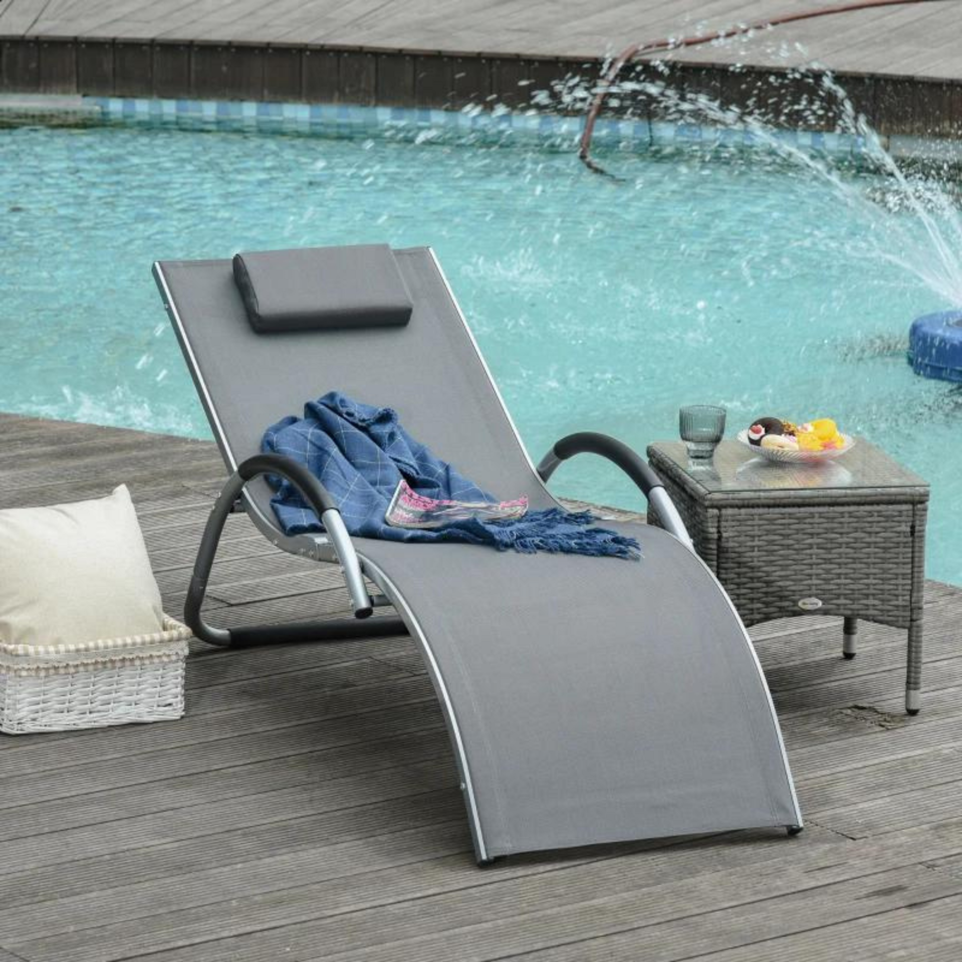 Comfortabel grijs ligbed 160x60x65 cm met vaste rug en armleuninge