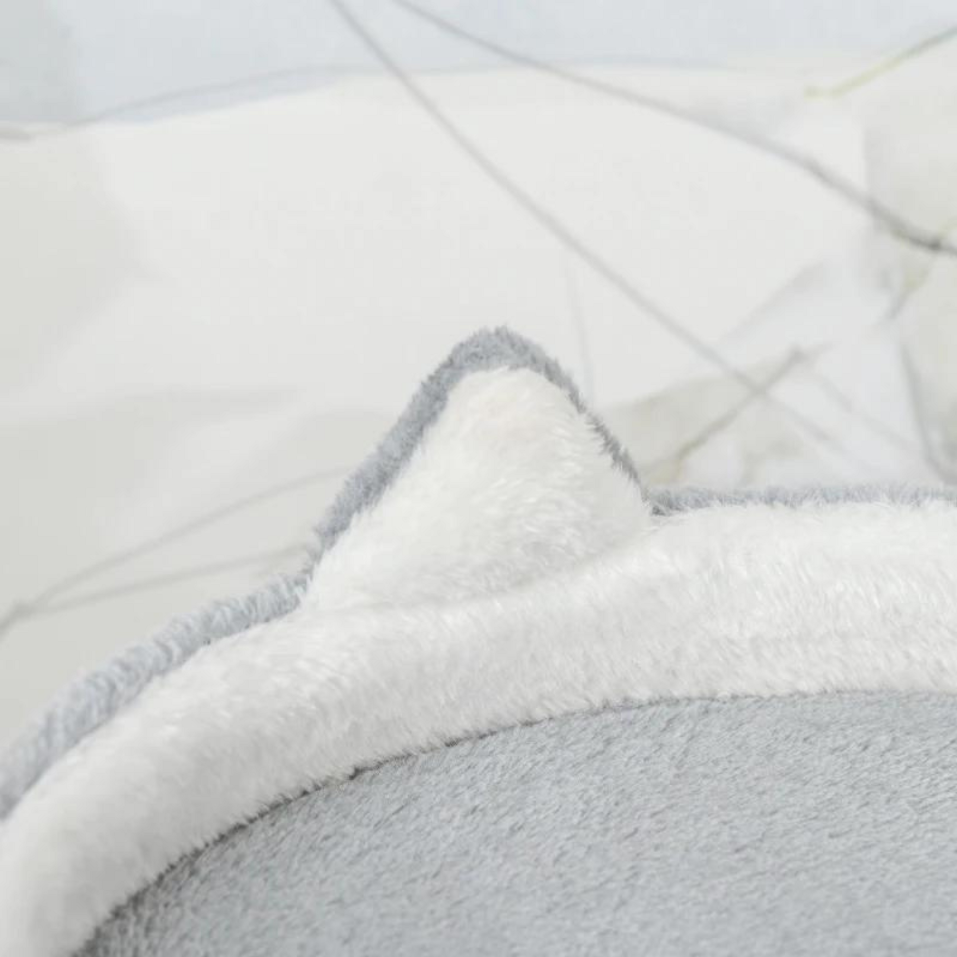 Grijze kattenkrabpaal met huisje en sisalpalen – 100 cm hoog