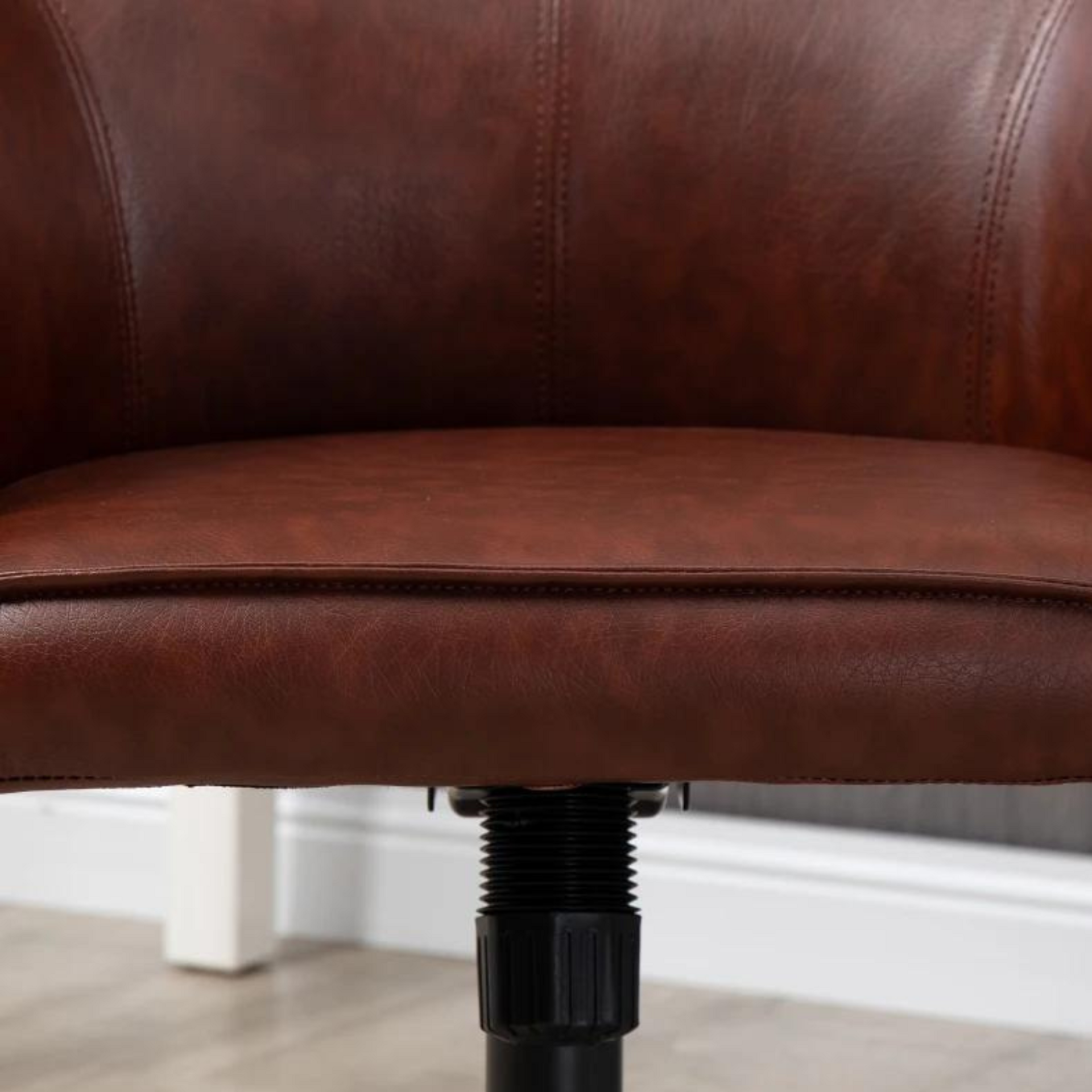 Ergonomische bureaustoel met schommelfunctie in vintage bruin
