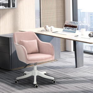 Ergonomische bureaustoel vintage roze met massagefunctie in modern kantoor met laptop en accessoires op bureau