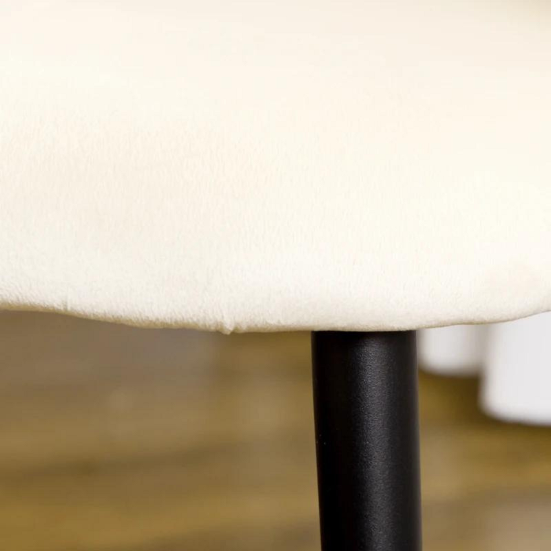 Set van 2 eetkamerstoelen – fluweelachtig crème met zwarte poten