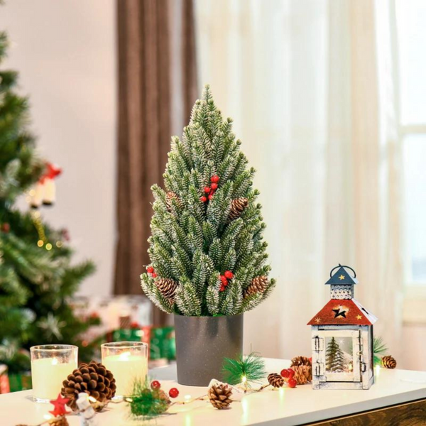 Kunstkerstboom 47 cm – met sneeuw, dennenappels en rode bessen
