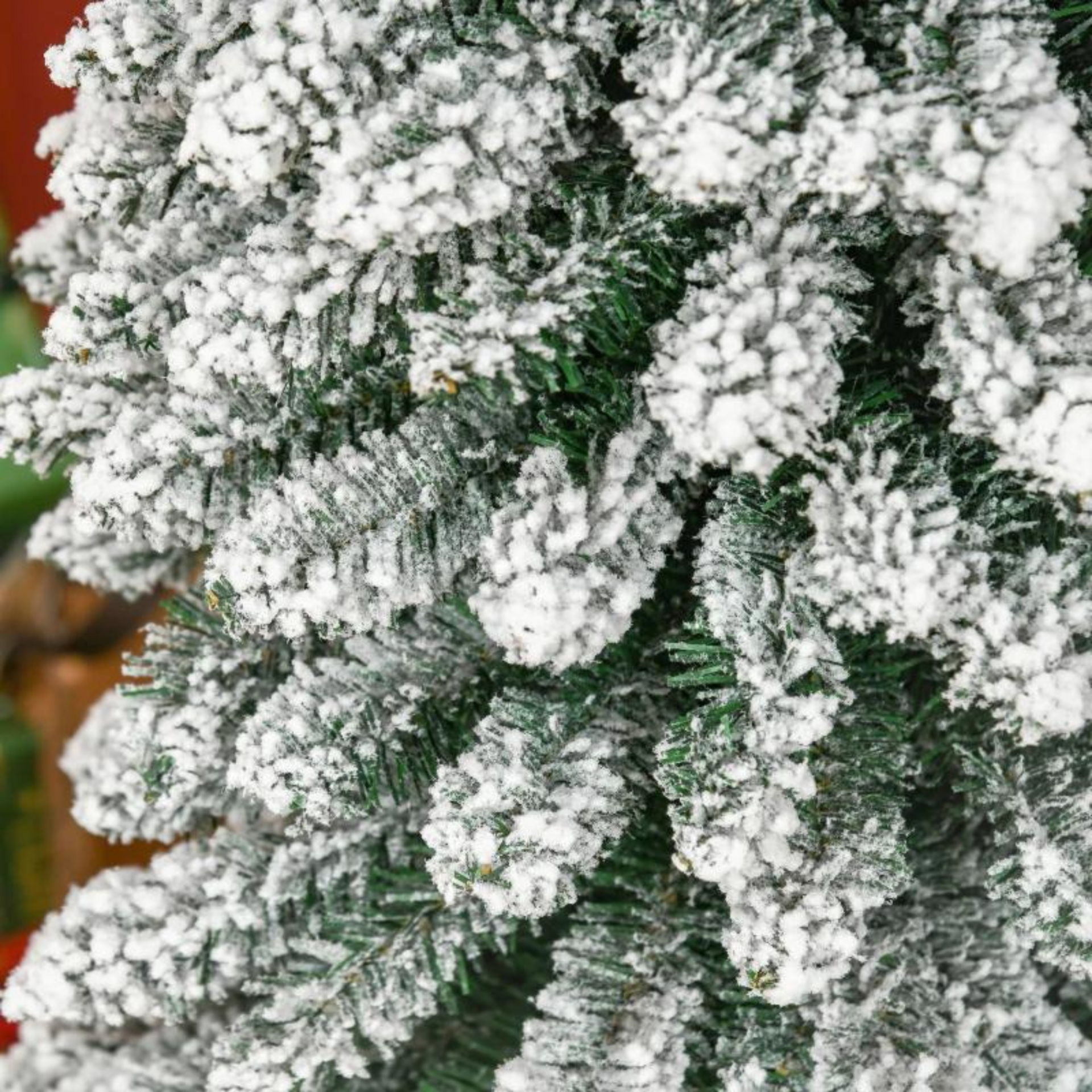 Smalle kunstkerstboom 210 cm – pencil tree met sneeuwaccenten