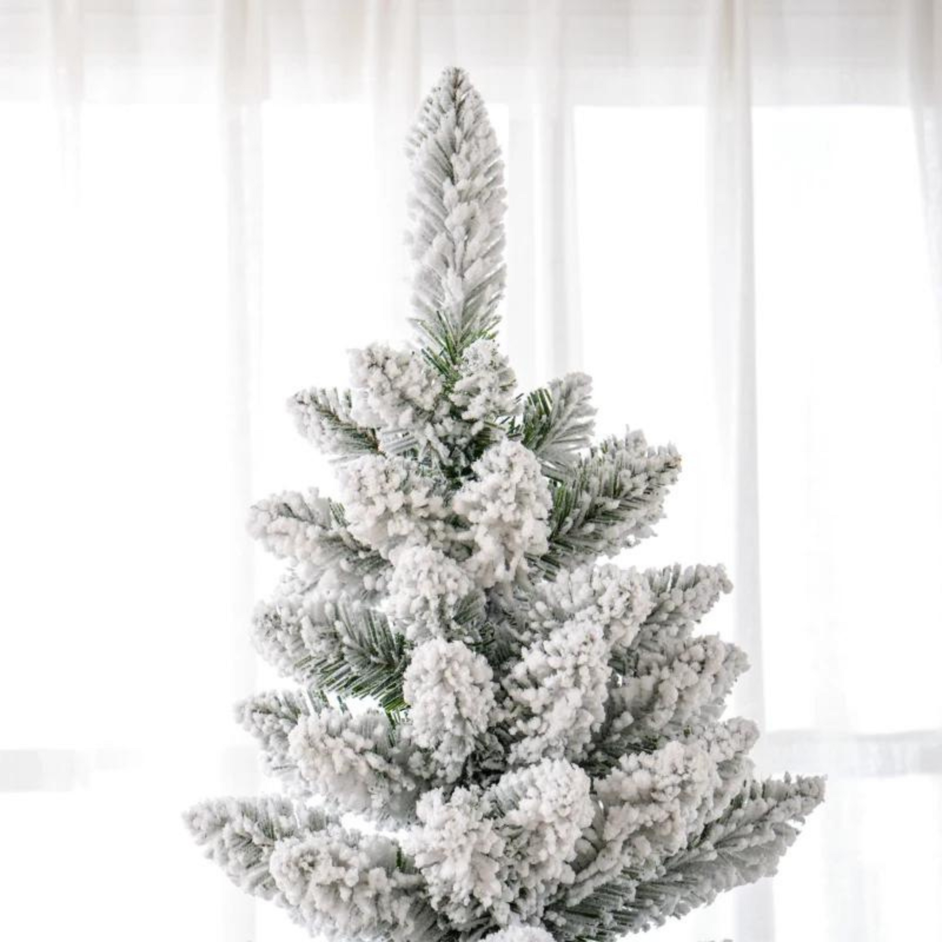 Sfeervolle kunstkerstboom met verlichting en sneeuw 210 cm, 180 LED en 405 tips