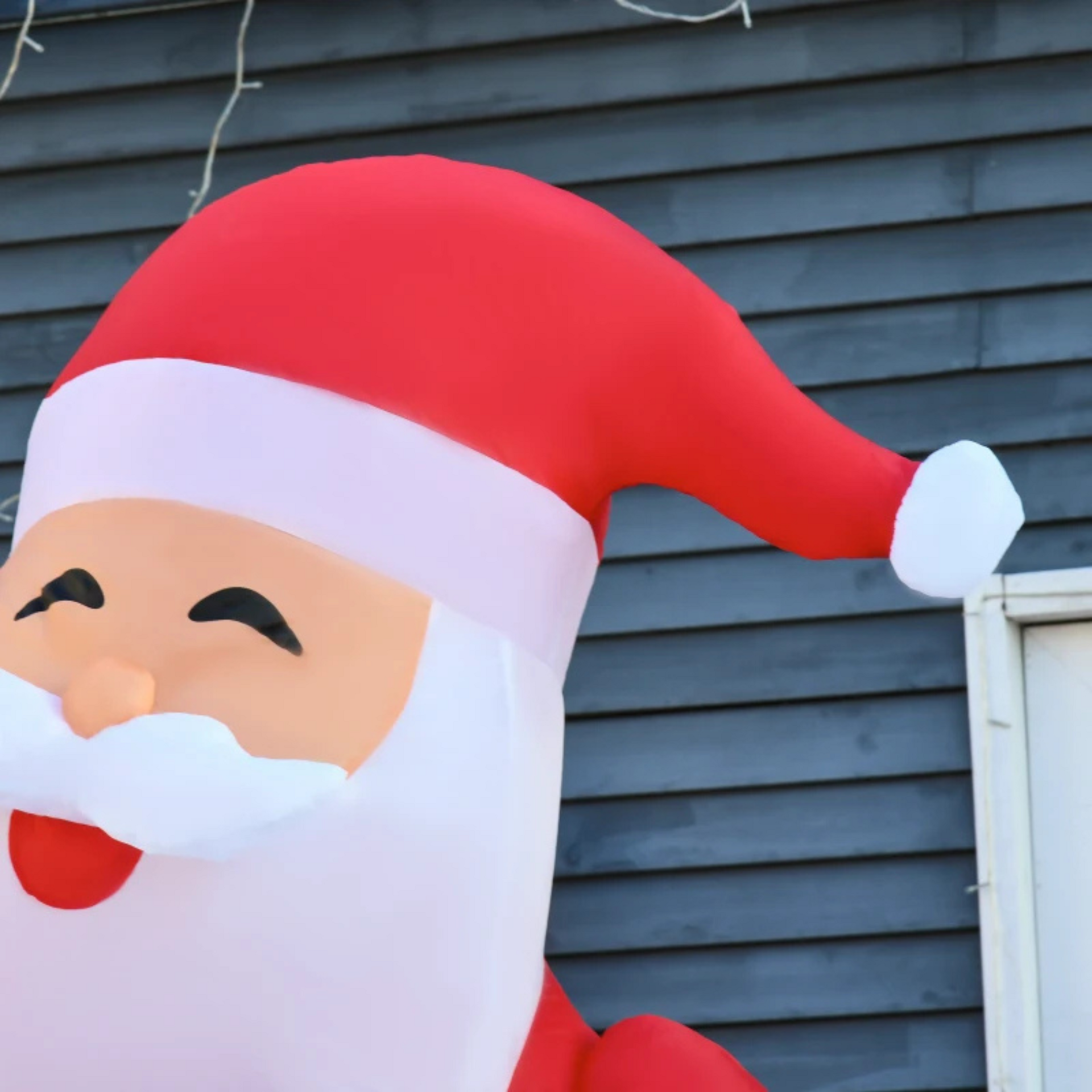 Opblaasbare kerstman kerstdecoratie met sfeerverlichting - 140x85x250 cm