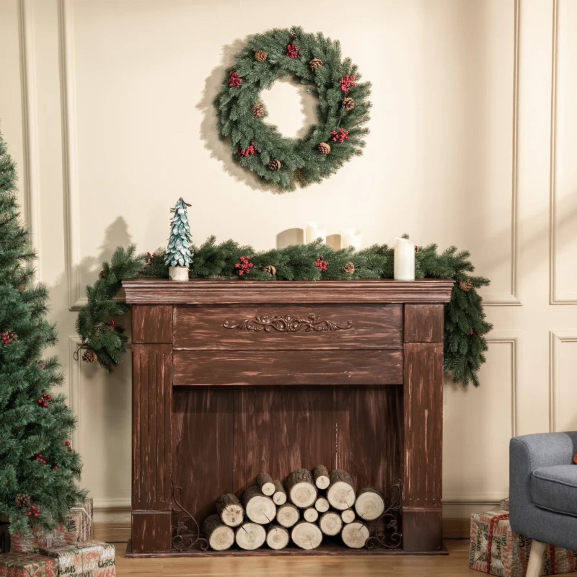Kunstkerstkrans 60 cm – groen met dennenappels en rode bessen