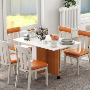 Opvouwbare eetkamertafel teak wit – klapbaar en verrijdbaar voor flexibel gebruik in lichte eetkamer met oranje stoelen