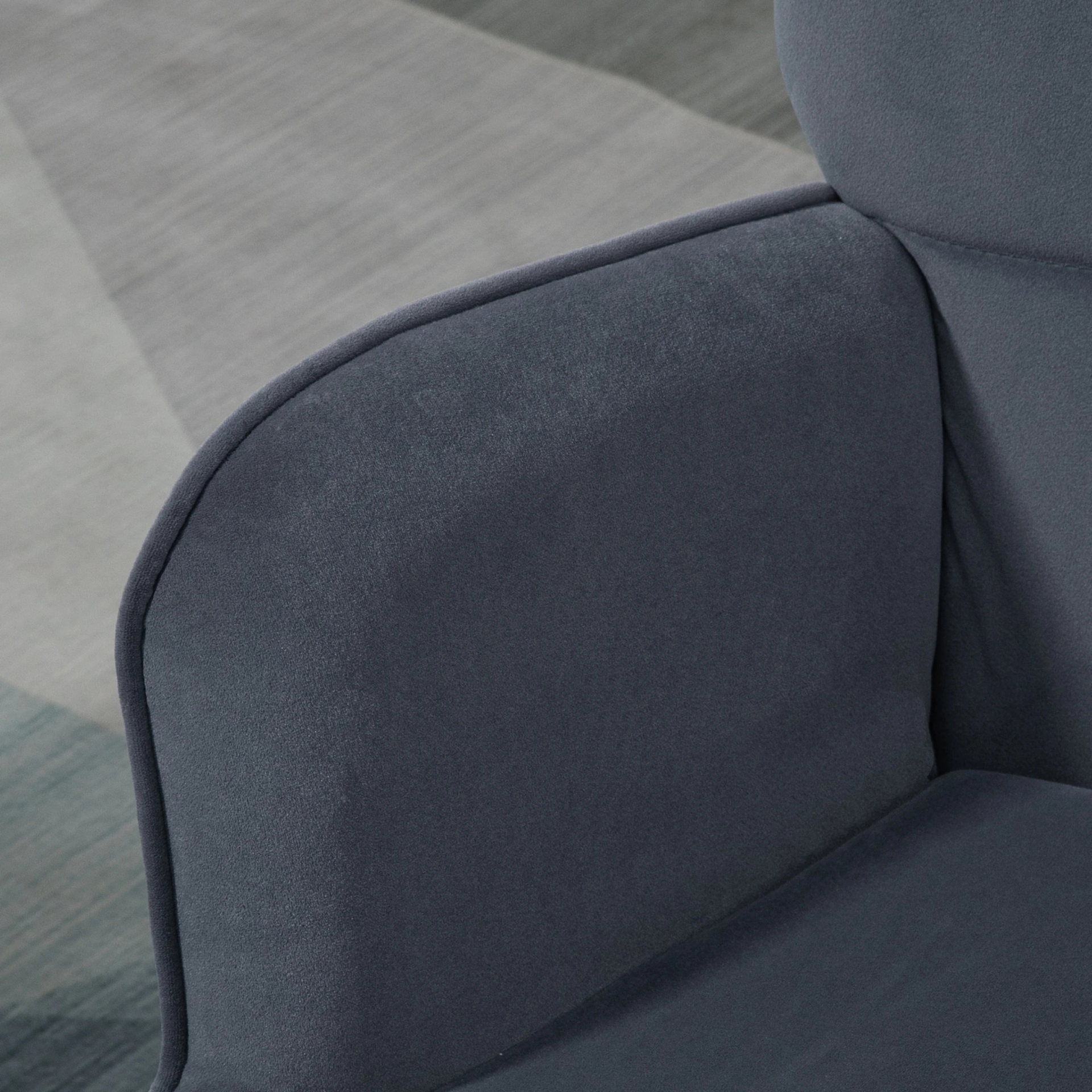 Donkergrijze fauteuil met voetenbankje – comfortabel zitten in stijlvol design