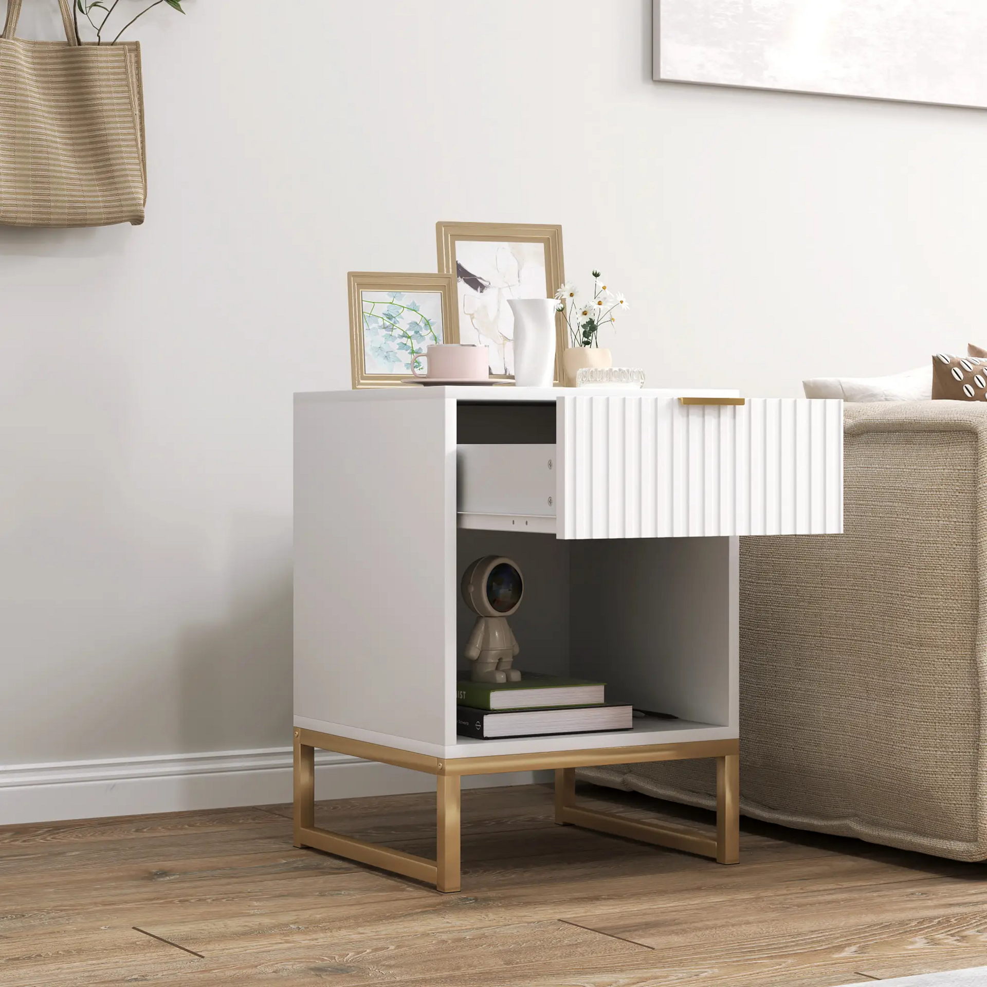 Wit nachtkastje met lade – modern ontwerp met goudkleurige poten