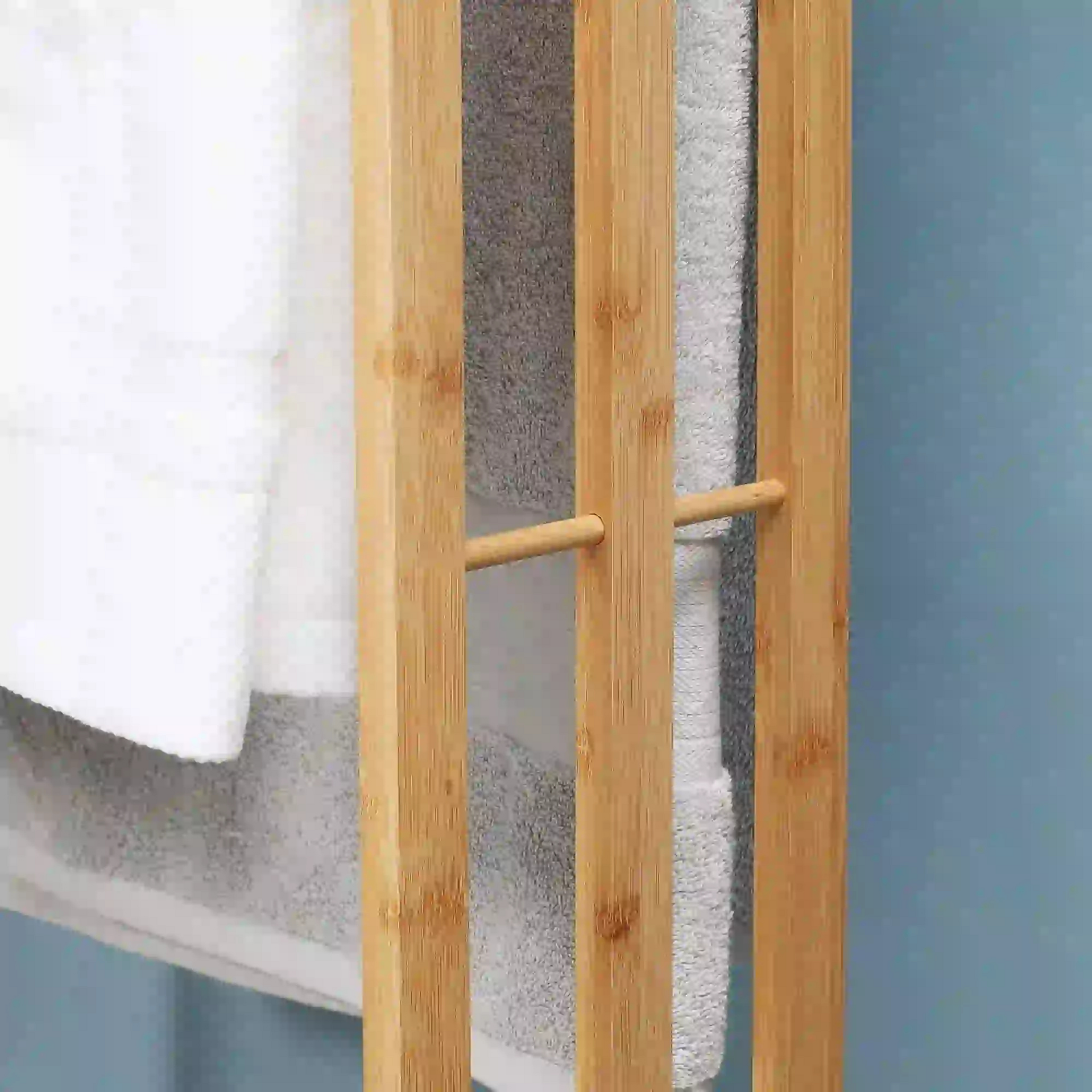 Vrijstaand bamboe handdoekenrek met 3 stangen – compact en elegant badkameraccessoire