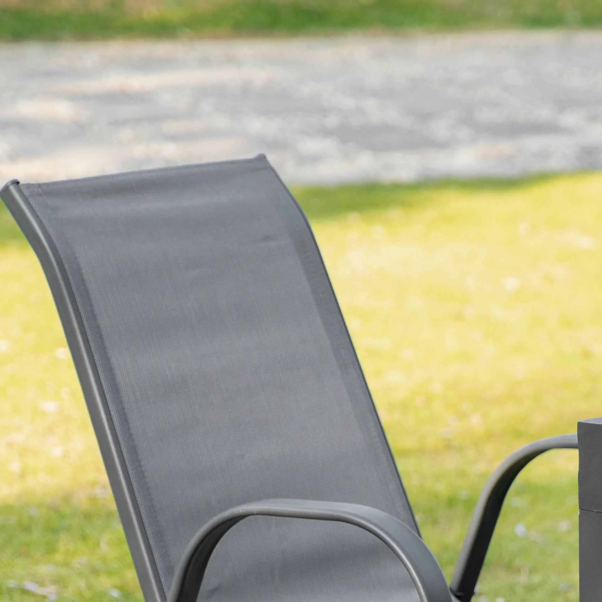Grijze tuinstoelenset met armleuningen – stapelbaar en ademend mesh