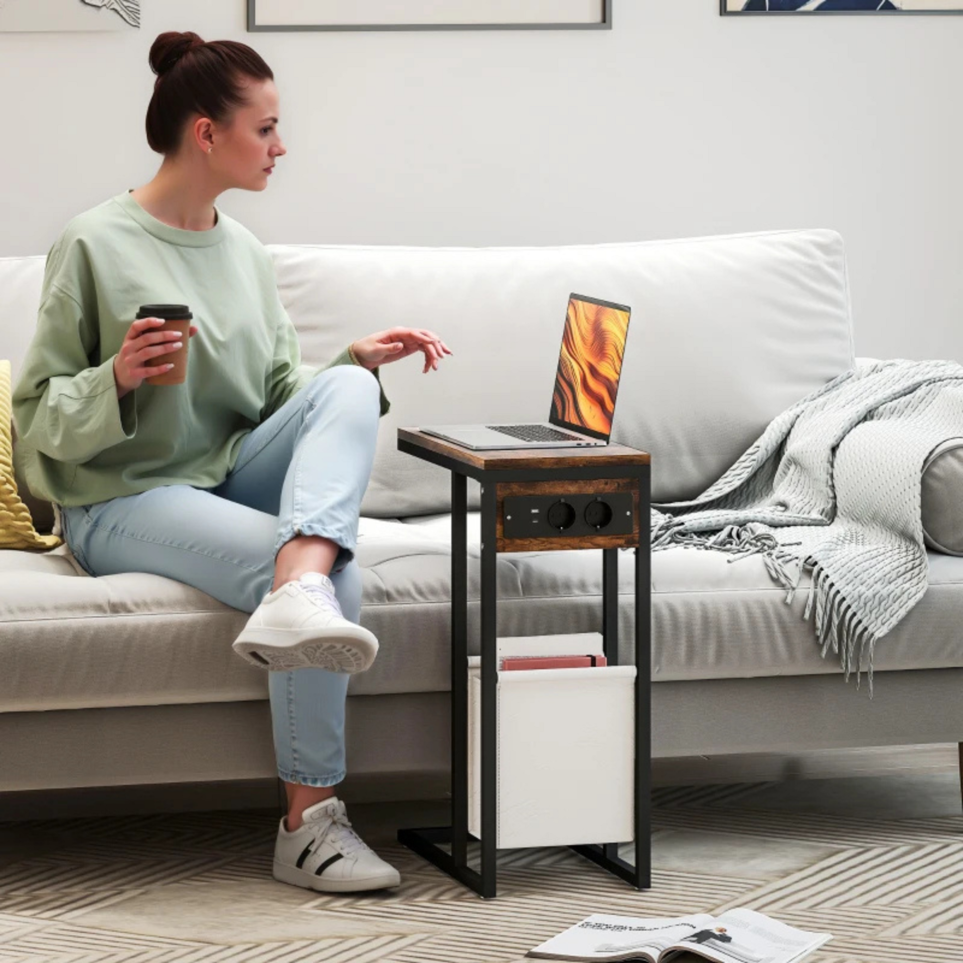 Bijzettafel met stopcontact en USB aansluiting voor laptop en opladen