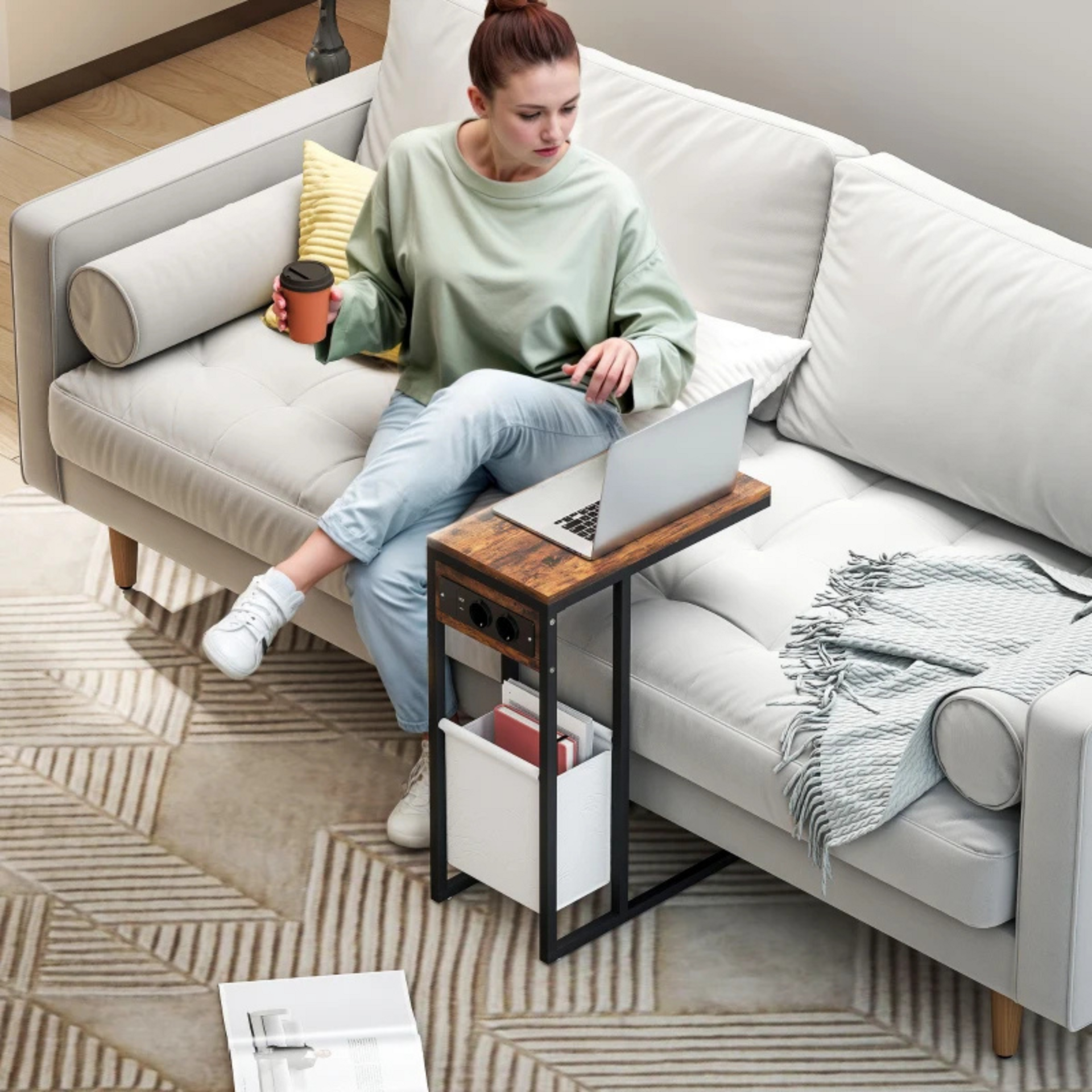 Bijzettafel met stopcontact en USB aansluiting voor laptop en opladen