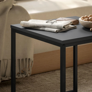 Zwarte salontafel set van 2 vierkante bijzettafels in stevig metaal met matzwarte afwerking en strak modern design