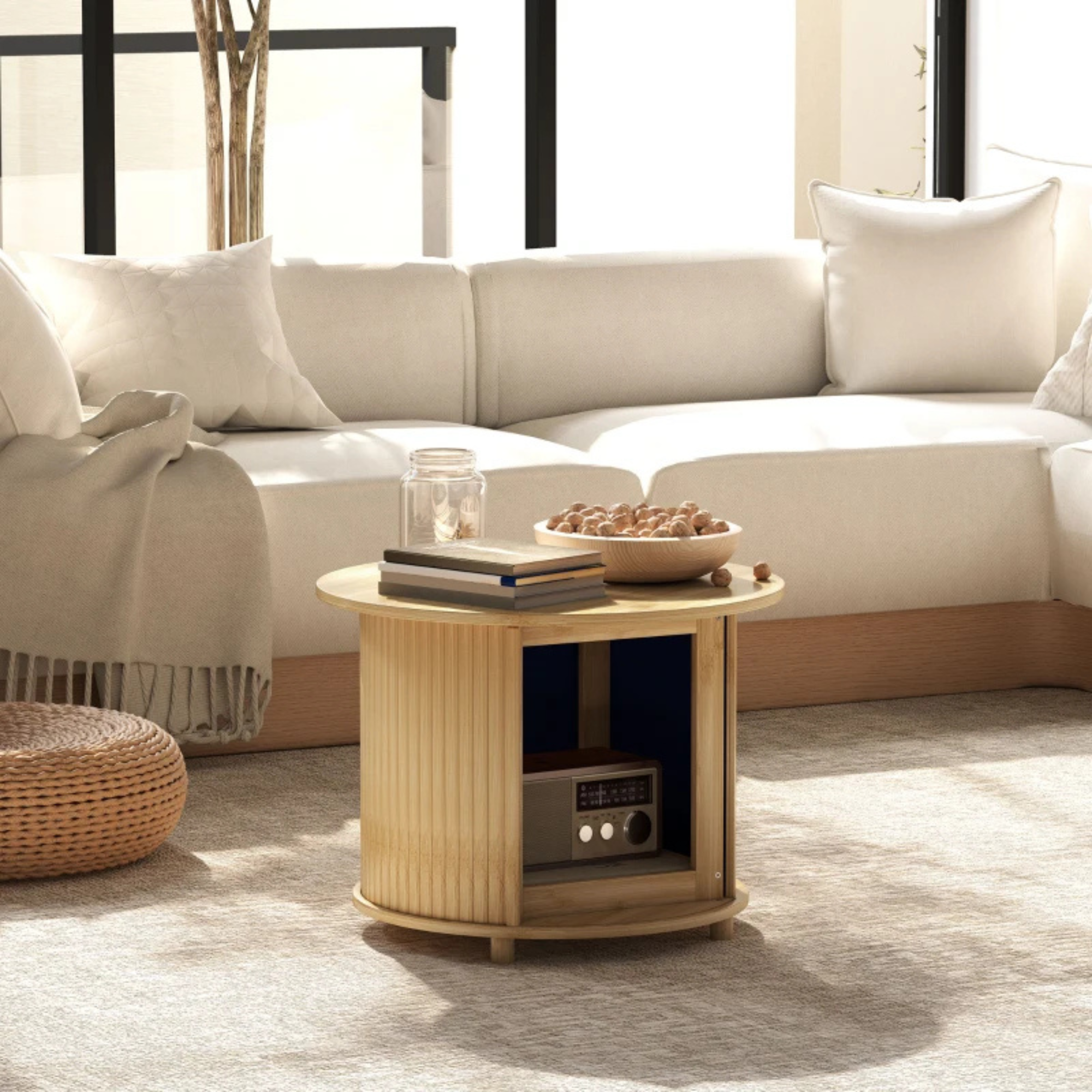 Ronde bijzettafel van bamboe met discrete opbergkast Ø 60 cm met natuurlijk design en praktische opbergruimte in warme tinten