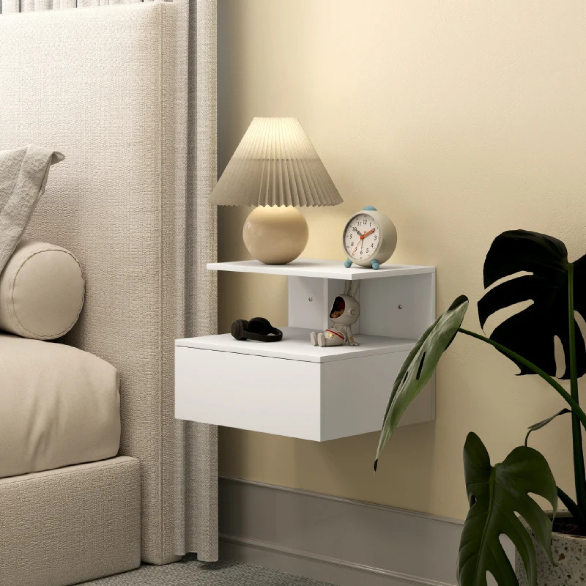 Zwevend nachtkastje met lade voor compact en stijlvol opbergen in wit met plank en moderne wandmontage naast bed