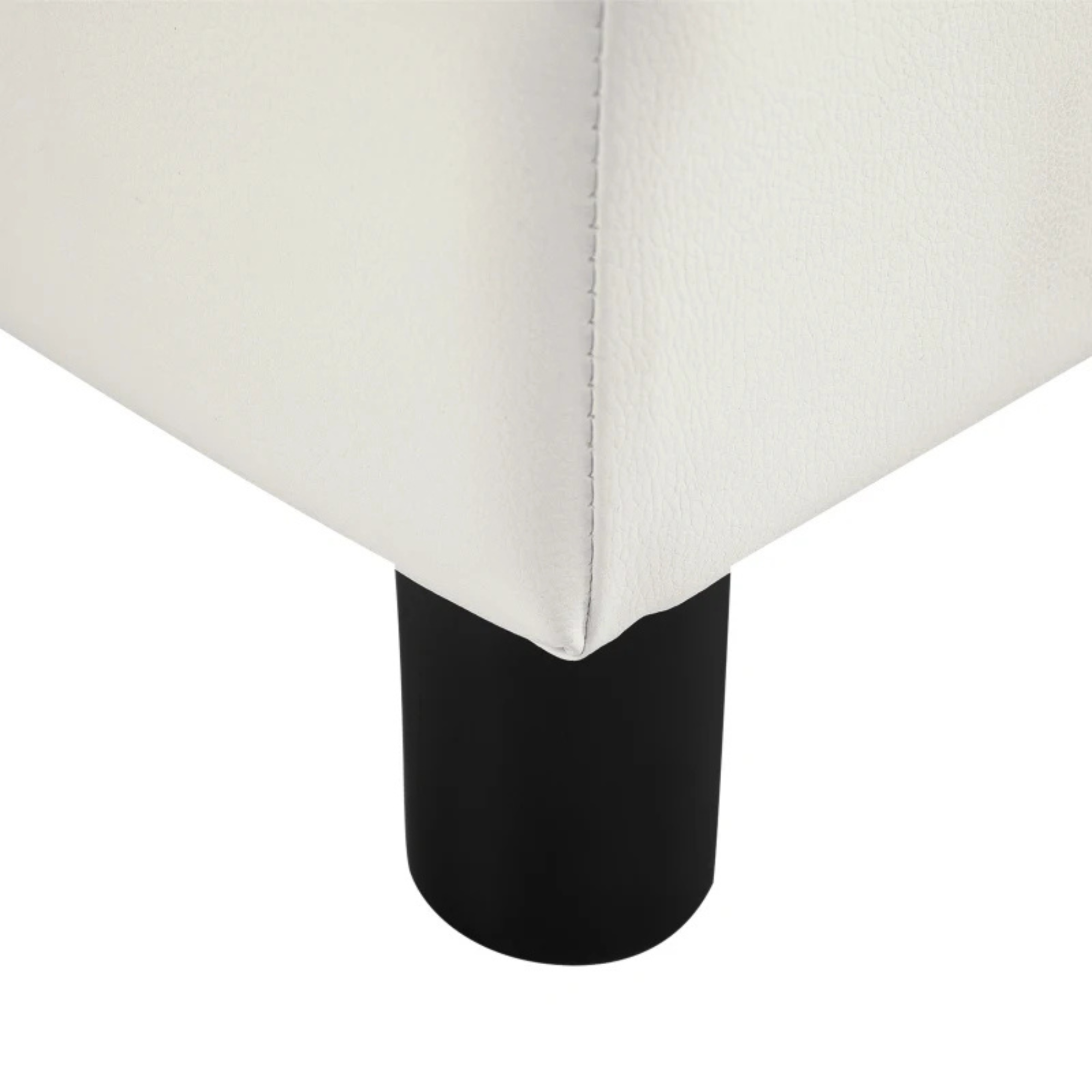 Stijlvol wit voetenbankje en poef voor comfort en gemak met stevige zwarte ronde poten en strak design