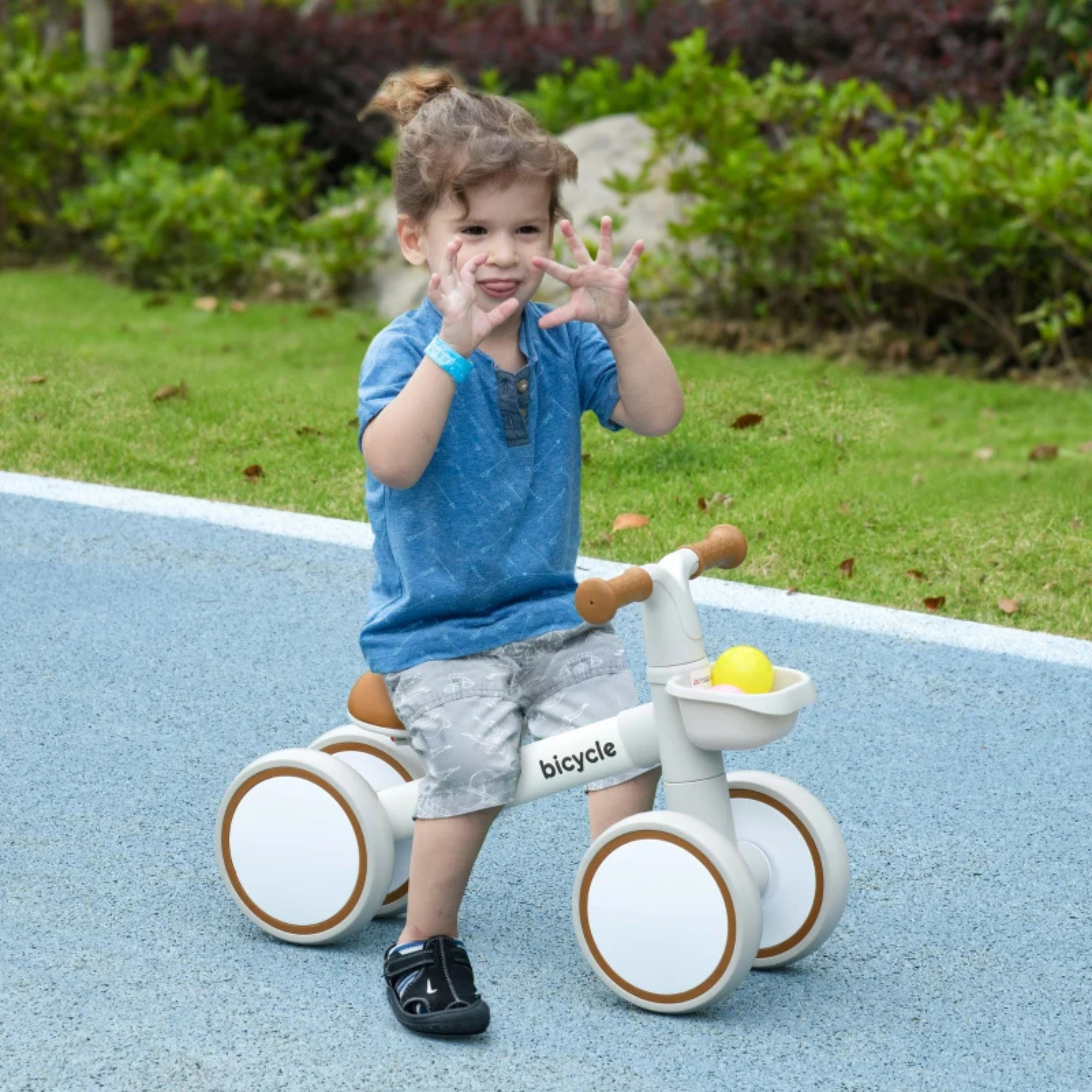 Loopfiets driewieler kinderfiets voor 1‑3 jaar met stevig frame en extra brede wielen voor optimale stabiliteit buiten spelen