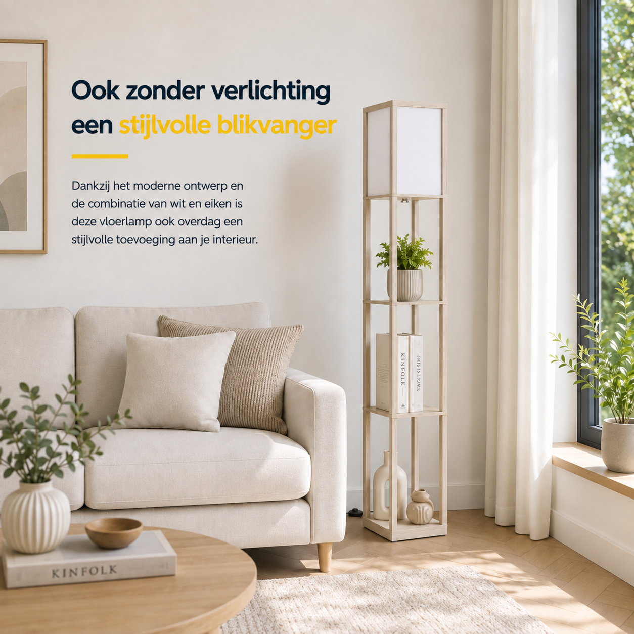 Moderne vloerlamp met opbergruimte 160 cm wit/eiken met drie open schappen naast een bank in een lichte woonkamer